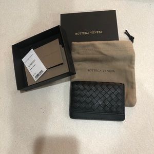 Bottega Veneta Card case in color noir (black)